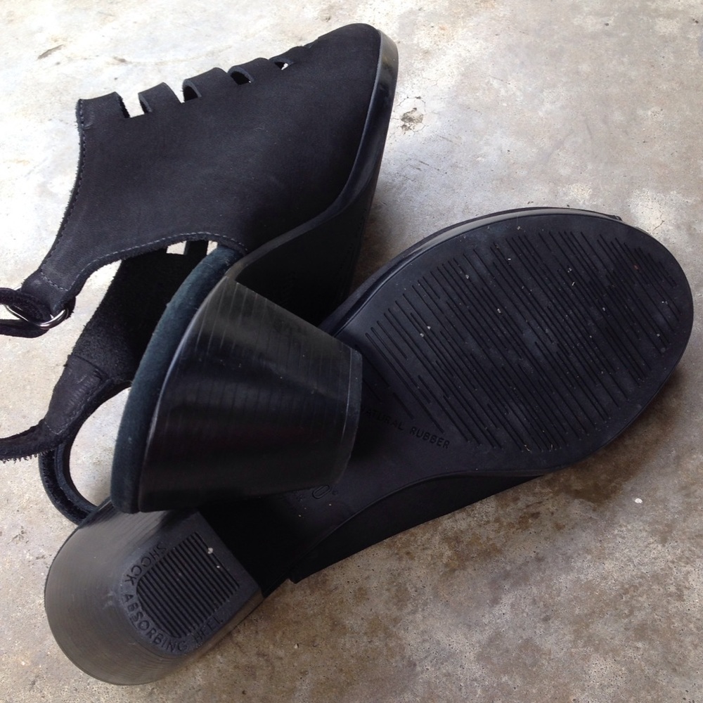 đź’¸SOLDđź’¸Munro American black nubuck sandals wide - Picture 4 of 6